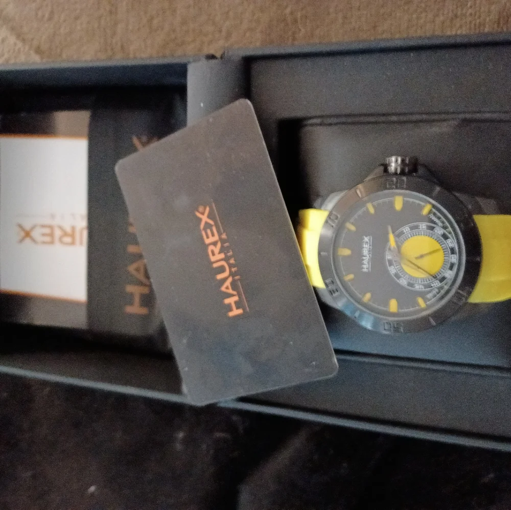 Italian made mens casual watch.   NEW  never worn - Picture 2 of 8